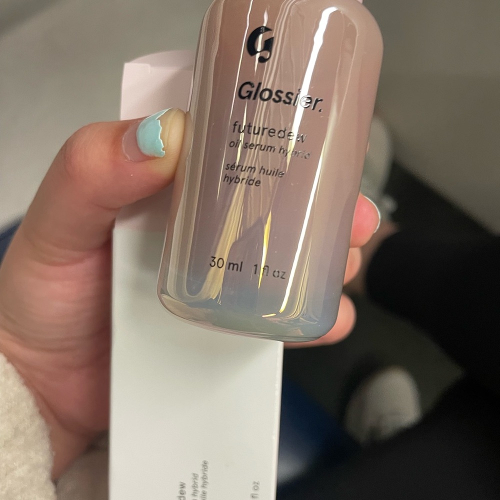 Glossier Futuredew Oil Serum Hybrid in White